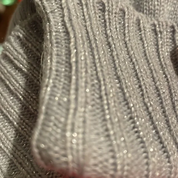 Small gloves with sparkles. - Picture 3 of 3